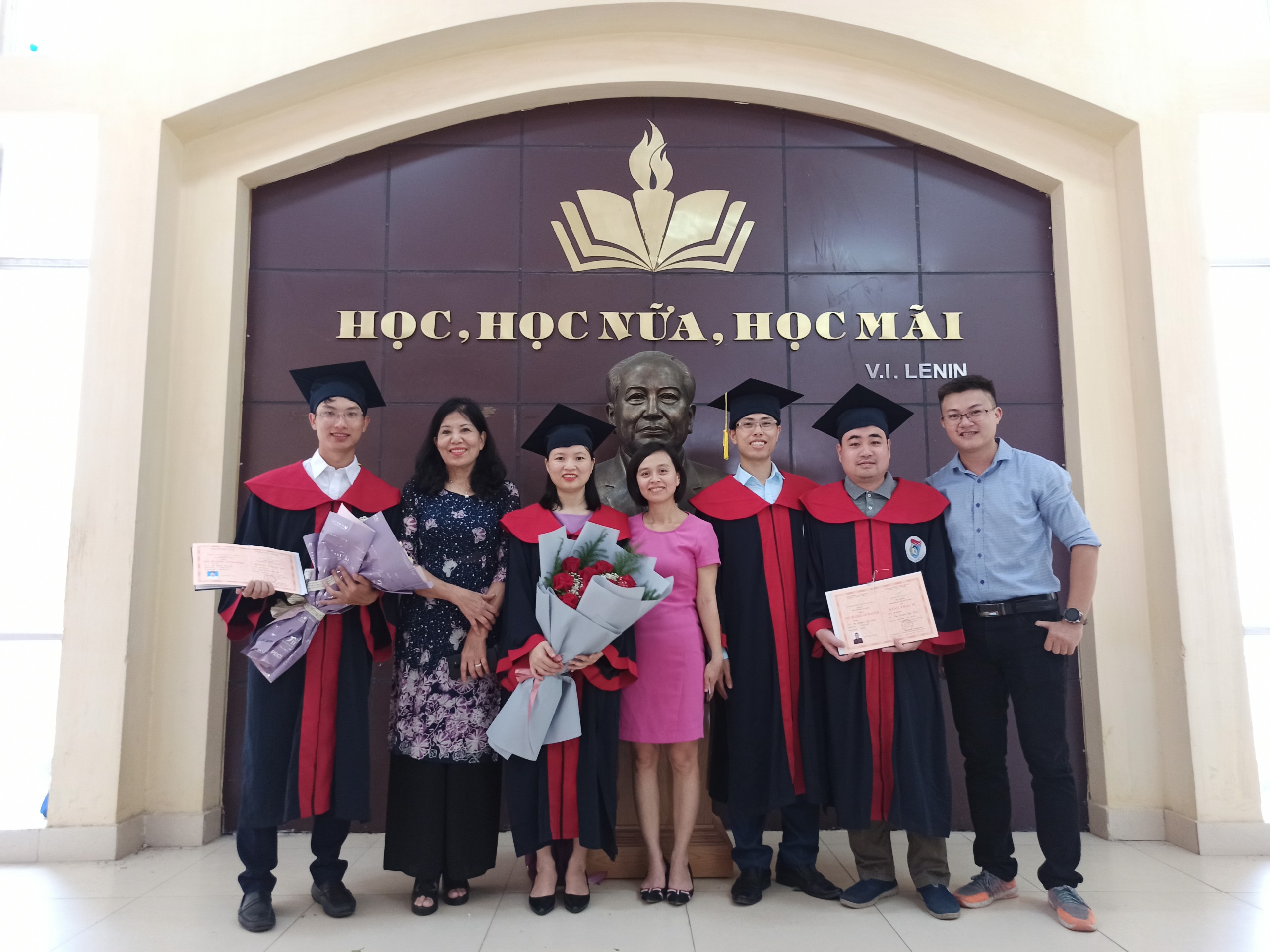 Trường Đại học Khoa học Tự nhiên trao bằng thạc sĩ khoa học cho 253 học viên cao học